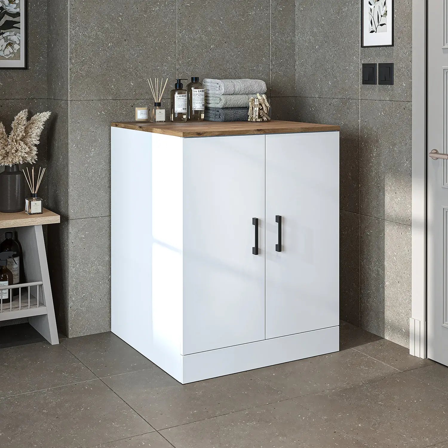 Şık ve işlevsel tasarımıyla bu çamaşır makinesi dolabı, çamaşır alanınıza estetik bir dokunuş katıyor.
Kapaklı bölmesiyle çamaşır makinenizi zarif bir şekilde gizler. Düzeni ve pratikliği bir araya getiren bu tasarım, hem küçük hem de büyük alanlara uyum sağlayarak yaşamınızı kolaylaştırıyor.
Estetik ve fonksiyonelliği buluşturan yapısıyla çamaşır yıkama sürecini daha keyifli hale getiriyor.